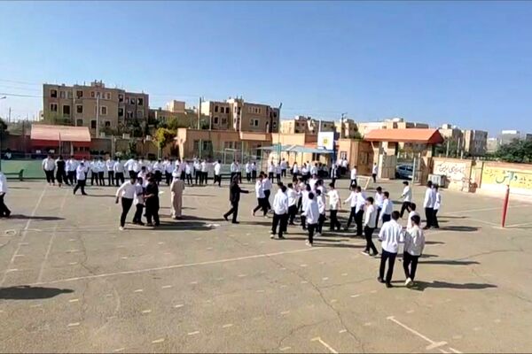 هیجان ورزشی با مسابقات کشتی و طناب‌کشی در دبیرستان حکیم ابوالقاسم فردوسی