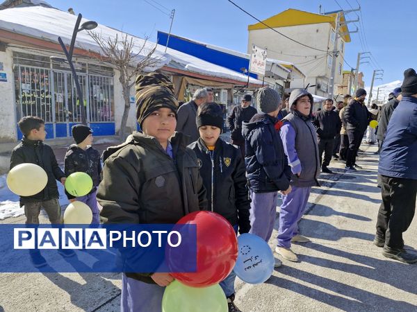 حماسه حضور گرم مردم بلده در سرمای زمستان 