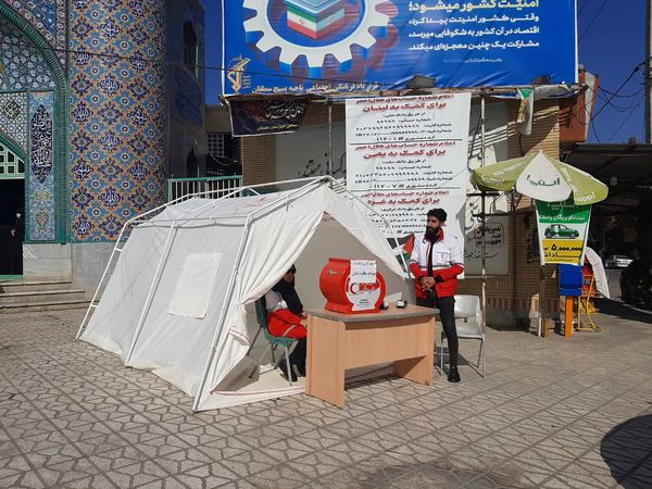 برپایی میز خدمت و جمع آوری کمک‌های مردمی برای جبهه مقاومت 