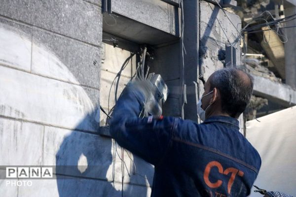 آثار برجای مانده از تخریب یک مدرسه و چند واحد مسکونی بر اثر حملات دشمن در پردیسان قم