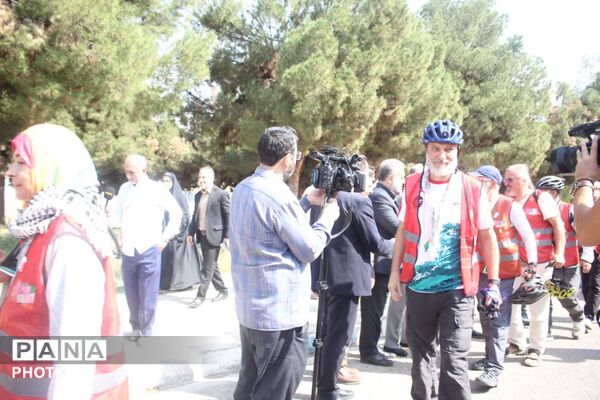 جلوه‌هایی از حضور کاروان دوچرخه سواری «ترکیه تا میناب» در قم