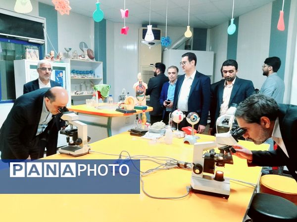  بازدید معاون وزیر و رئیس مرکز روابط‌ عمومی وزارت آموزش و پرورش از پژوهش‌سرای شهید خوشبخت بوشهر