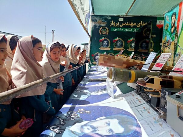 بازدید دانش آموزان دبستان سمیه از کنگره ملی شهید مدرس
