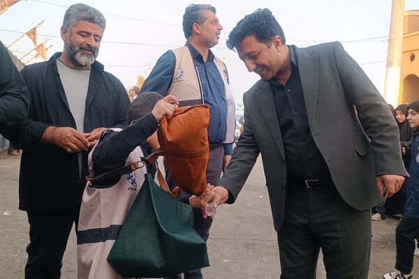 از مدرسه تا موکب حسینی؛ دانش‌آموزان پیشتاز شهرستان قدس در خدمت زائران اربعین حسینی