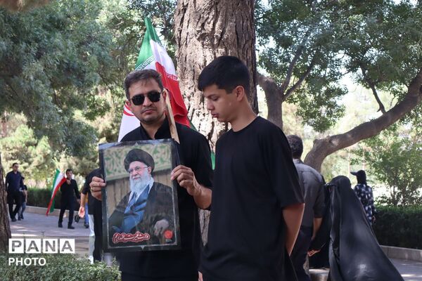 زائرانِ نرسیده به حریم؛ خروشِ اربعینی‌ها در قلبِ نیشابور