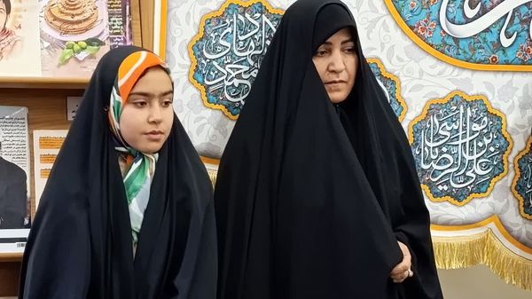 تقدیر از مادر شهید مهدی زاهدلویی در کتابخانه امام علی(ع) قم