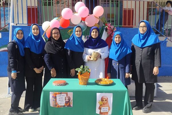 جشن سپیدپوشان مهربانی در مدرسه «بنت الهدی» شهرستان فیروزکوه 