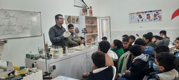 بازدید دانش آموزان دبستان پسرانه فضیلت از پژوهشسرای رازی 