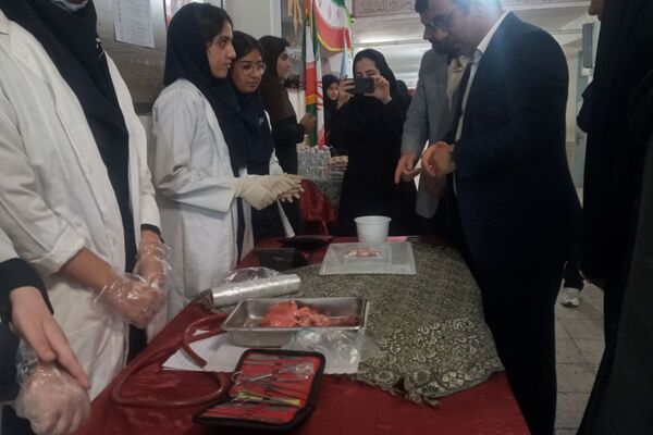  مراسم نواخته شدن زنگ پژوهش در فرزانگان قدس