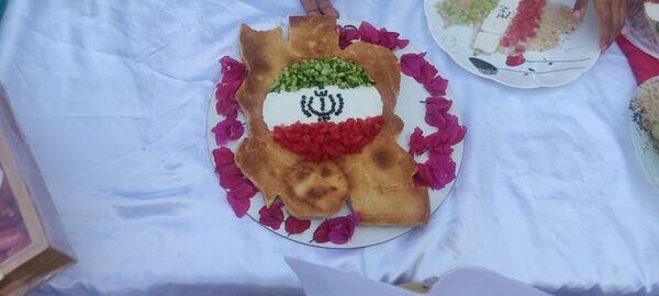 صبحانه نمادین دانش‌آموزان دبستان مولوی فین