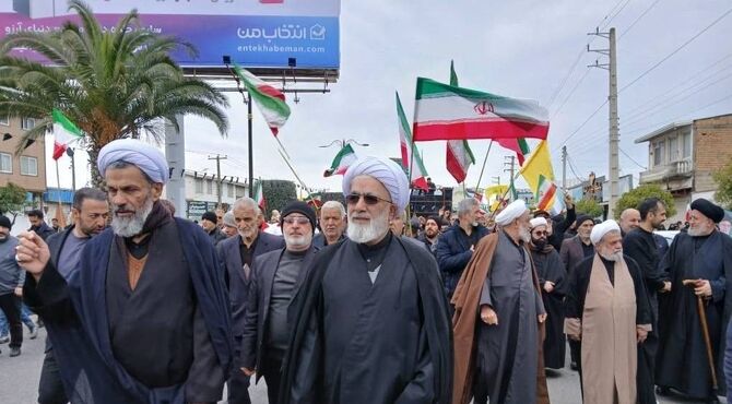 روز قدس وحضور پرشور دانش‌آموزان به یاد رهبر شهید و شهدای مدرسه میناب