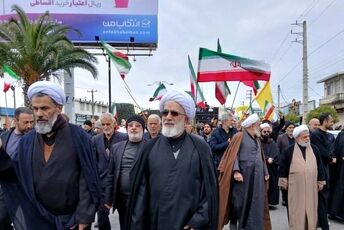 روز قدس وحضور پرشور دانش‌آموزان به یاد رهبر شهید و شهدای مدرسه میناب