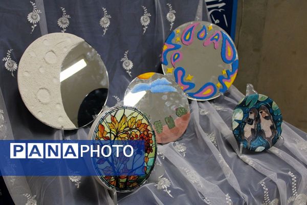 نمایشگاه آثار هنرجویان هنرستان فنی‌وحرفه‌ای دخترانه آفرینش پردیس