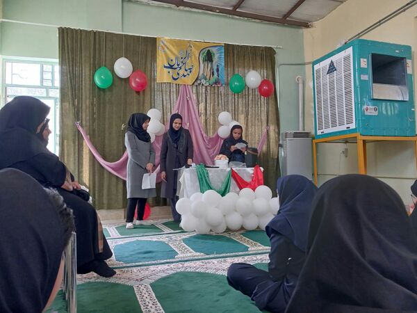 جشن ولادت منجی عالم در دبیرستان مرحوم میری بزنجرد خلیل آباد