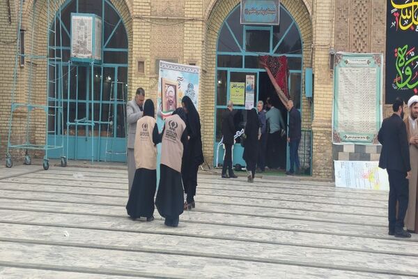 برپایی نماز جمعه و بزرگداشت روز معلم در  مسجد جامع نیشابور