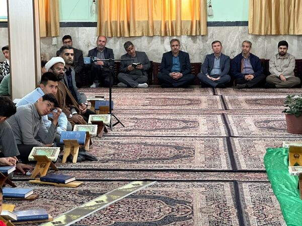 محفل انس با قرآن دانش‌آموزی یادوآره شهدای دانش‌آموز غزه در شهرستان چناران