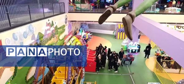 اردوی تفریحی دانش‌آموزان دبیرستان شاهد افشار در شهربازی خلیج فارس