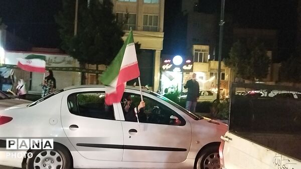 رژه ماشینی در چهل و سومین شب از اجتماعات مردمی 