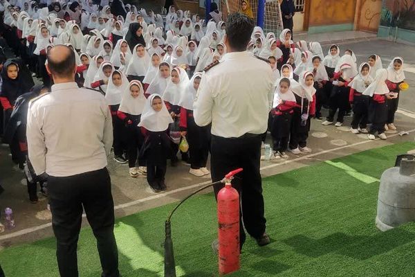 گرامیداشت روز آتش‌نشانی و ایمنی در مدارس شهرستان پیشوا