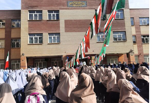 برگزاری جشن آغاز سال تحصیلی جدید در مدرسه بعثت ناحیه یک شهرری