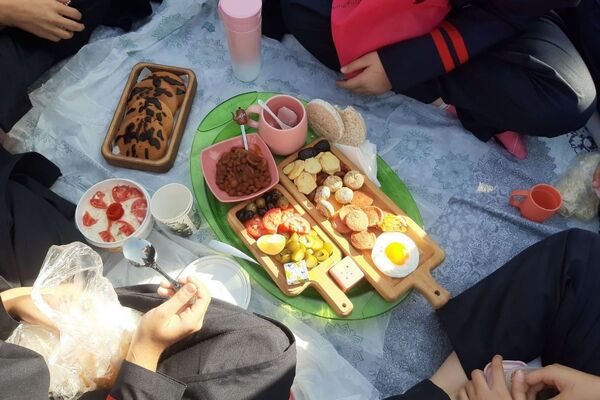 برگزاری اردوی درون‌مدرسه‌ای با محوریت صبحانه سالم در آموزشگاه هیأت امنایی فرزانگان ملارد