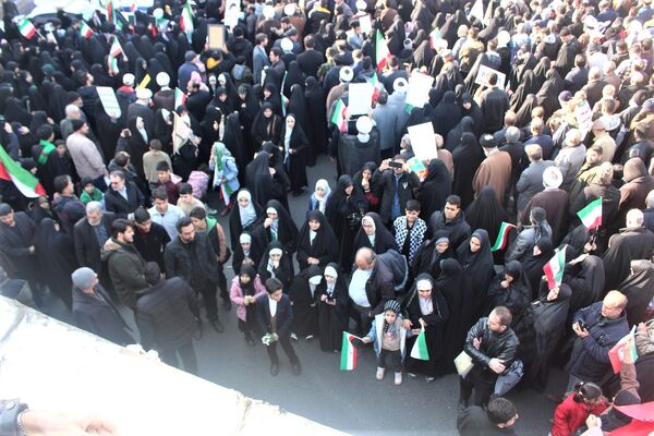 جلوه‌های حضور نوجوانان در راهپیمایی 22 دی مردم قم