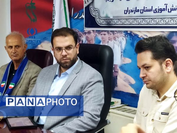 نشست قائم مقام سازمان دانش آموزی با اعضا و مربیان سازمان دانش آموزی مازندران 