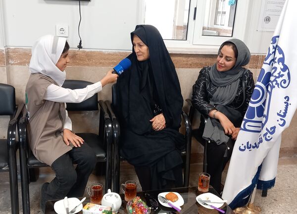 برگزاری جشن شکوفه ها در دبستان حاج تقی احدیان ناحیه ۶ مشهد