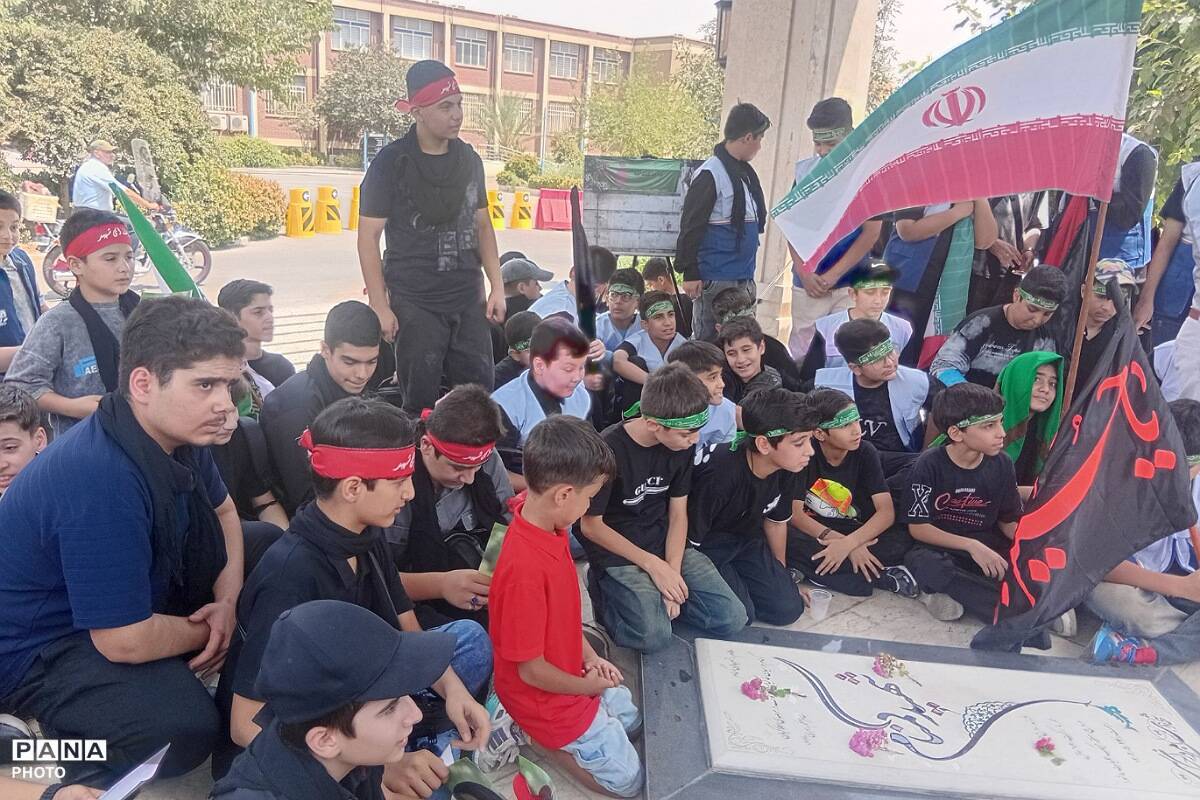 حضور دانش‌آموزان و فرهنگیان ناحیه دو شهرری در مراسم اربعین حسینی اداره کل آموزش و پرورش 