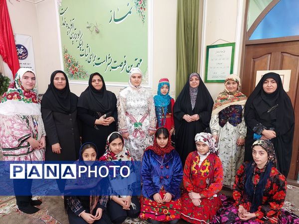 جشنواره غذا به‌مناسبت دهه فجر در دبیرستان معراج 