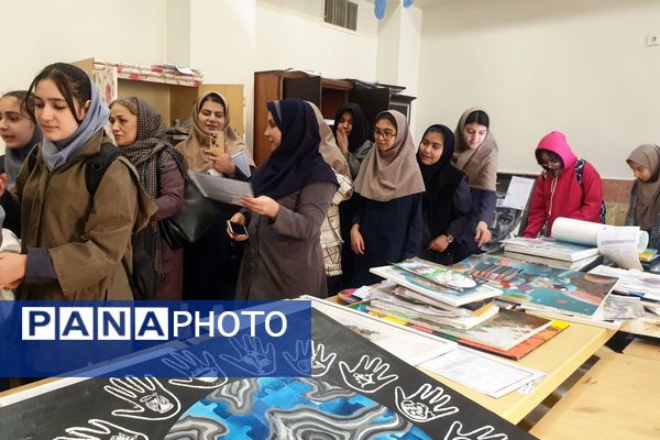 بازدید رئیس آموزش و پرورش شهرستان قدس از داوری آثار جشنواره فرهنگی هنری فردا و پرسش مهر