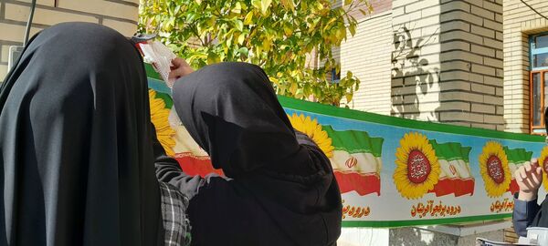 آموزشگاه فاطمیه جیرفت به استقبال «دهه فجر»