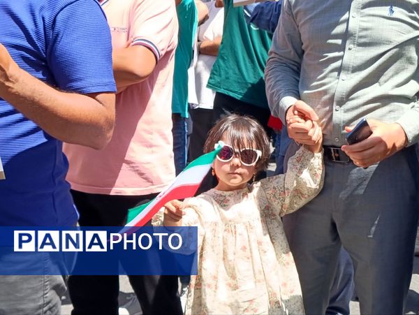 راهپیمایی جمعه خشم و نصر با حضور پرشور مشهد مقدس برگزار شد