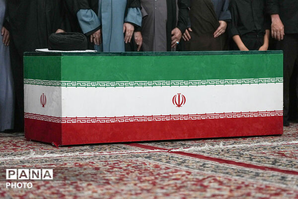 اقامه نماز بر پیکر مطهر رهبر شهید انقلاب در حرم مطهر رضوی-۱
