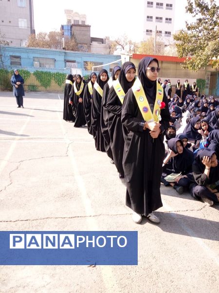 دبیرستان متوسطه اول دخترانه انقلاب میزبان شهید گمنام شد 