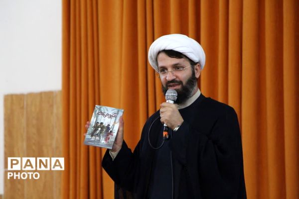 محفل نویسنده کتاب «فرمانده سری» در یزد