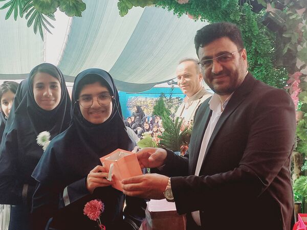 زنگ‌ ناحیه‌ای مهر و مقاومت در آموزشگاه صارمیه 10 آموزش و پرورش ناحیه یک اصفهان