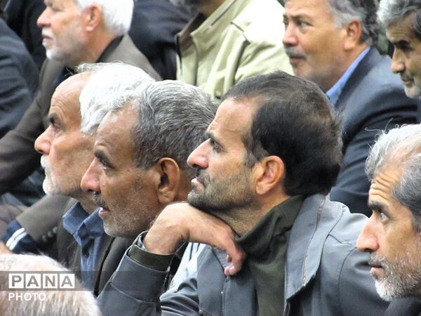 حضور اقشار مختلف مردم در مراسم اربعین رهبر شهید 