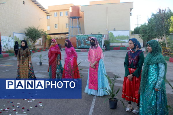 نواختن زنگ آغاز سال تحصیلی در دبیرستان شهیده سهام خیام  شاهد بوشهر