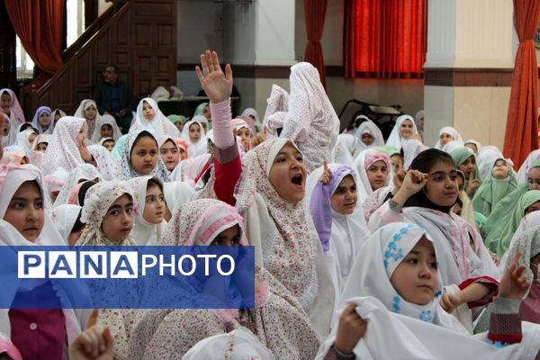 آیین جشن تکلیف دانش‌آموزان دختر شهرستان پردیس در فضایی معنوی و باشکوه