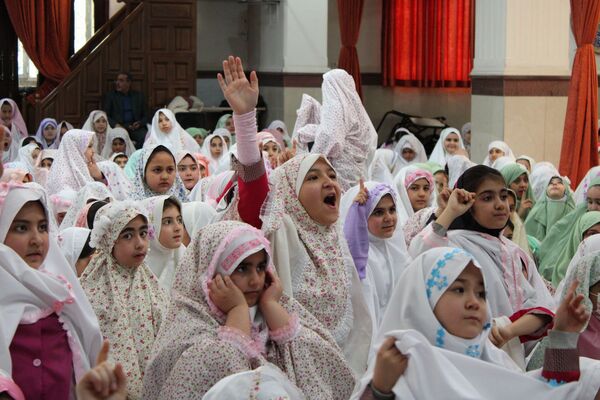 آیین جشن تکلیف دانش‌آموزان دختر شهرستان پردیس در فضایی معنوی و باشکوه
