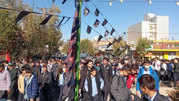 راهپیمایی بزرگ ۱۳ آبان در شازند؛ حضور گسترده مردم و دانش‌آموزان در حمایت از آرمان‌های انقلاب