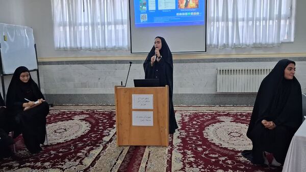 برپایی مناظره دانش‌آموزی در دبیرستان حضرت خدیجه (س) جعفرآباد قم