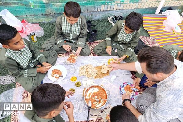 روز جهانی کودک با طعم مهربانی در مدرسه شهید رجایی