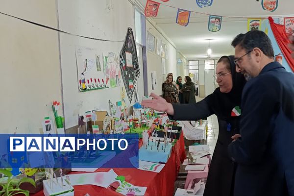 مراسم دهه فجر و برگزاری نمایشگاه دست‌سازهای دانش‌آموزی در دبستان شیخ کلینی