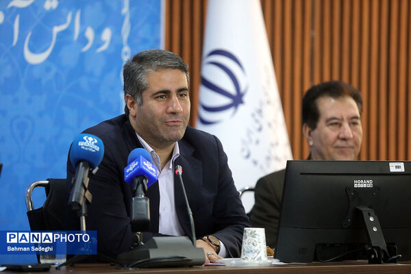 مراسم تقدیر از مدال آوران المپیادهای جهانی و رتبه های برتر کنکور شهر تهران