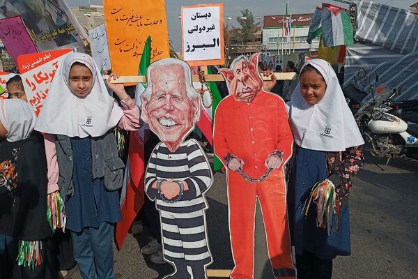  راهپیمایی ۱۳آبان در شهرستان ورامین