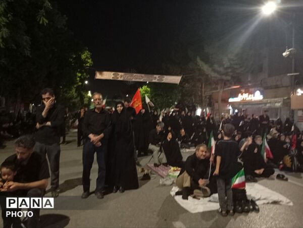 نهمین شب از مراسم عزاداری امام حسین همراه با هئیت زنجیر زنی در حسینیه امام خمینی