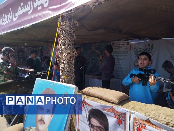 بازدید دانش‌آموزان از نمایشگاه اقتدار شیراز