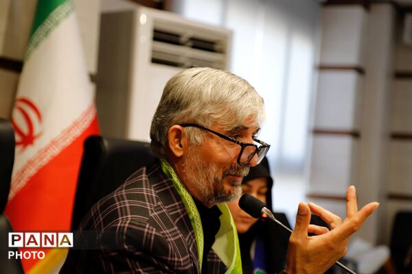 نشست هم‌اندیشی مسئولان دانش‌آموزی تهران با محور آموزش مربیان و مدیریت مصرف انرژی